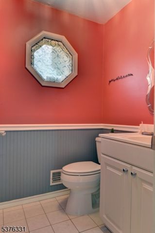 11 Brookside Hts, Wanaque Boro, NJ 07465