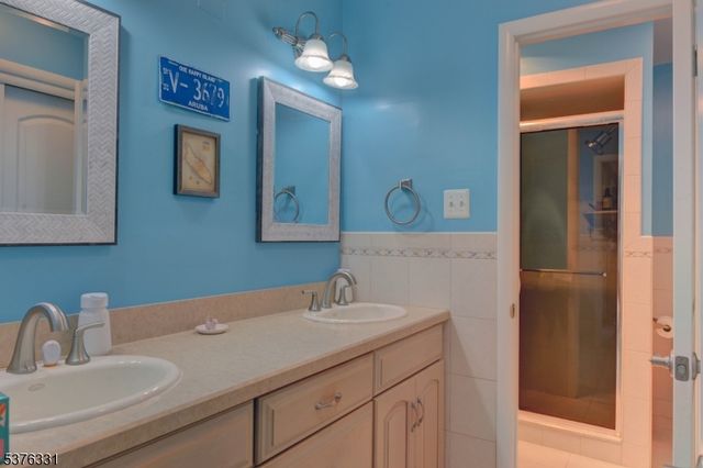 11 Brookside Hts, Wanaque Boro, NJ 07465