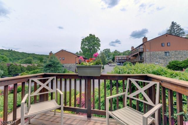 11 Brookside Hts, Wanaque Boro, NJ 07465