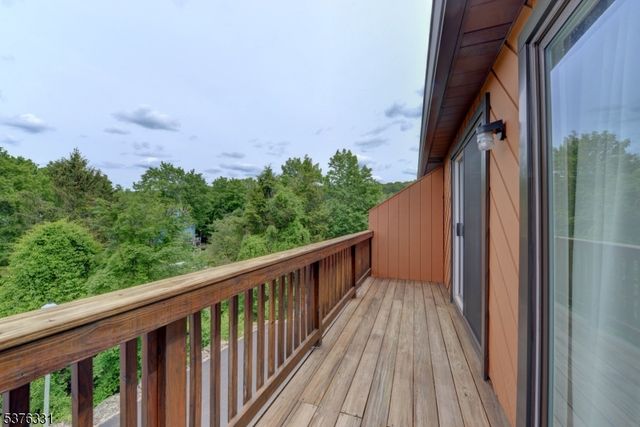 11 Brookside Hts, Wanaque Boro, NJ 07465