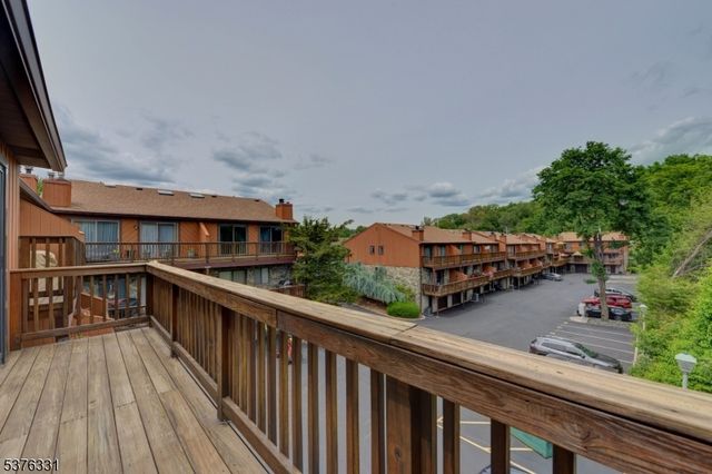 11 Brookside Hts, Wanaque Boro, NJ 07465