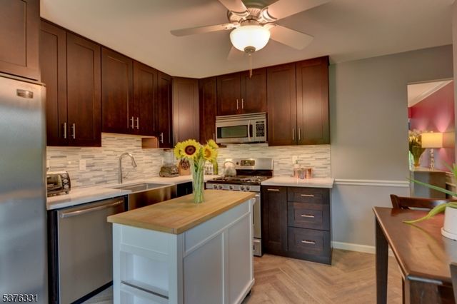 11 Brookside Hts, Wanaque Boro, NJ 07465