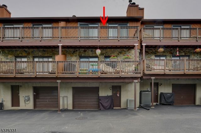 11 Brookside Hts, Wanaque Boro, NJ 07465