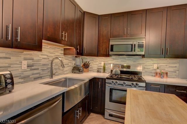 11 Brookside Hts, Wanaque Boro, NJ 07465