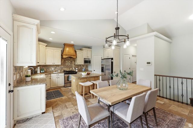 977 W WHITE WULFF DR, Bluffdale, UT 84065