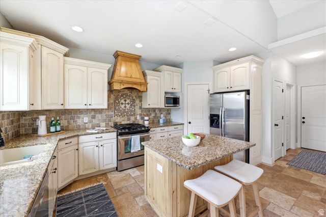 977 W WHITE WULFF DR, Bluffdale, UT 84065