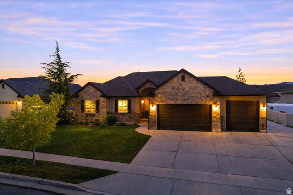 977 W WHITE WULFF DR, Bluffdale, UT 84065