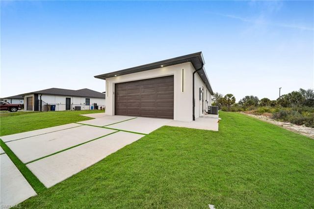 3222 58th ST W, Lehigh Acres, FL 33971