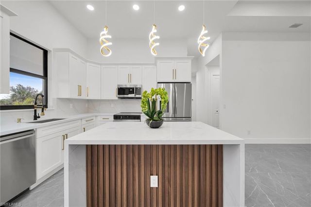 3222 58th ST W, Lehigh Acres, FL 33971