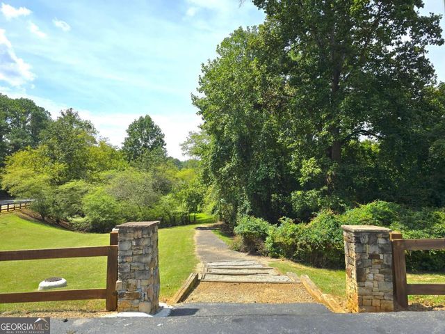 227 Quail Run, Roswell, GA 30076