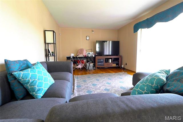 2660 Delaware Drive, Florissant, MO 63033