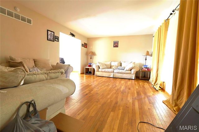 2660 Delaware Drive, Florissant, MO 63033