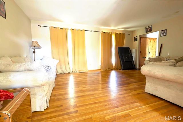 2660 Delaware Drive, Florissant, MO 63033