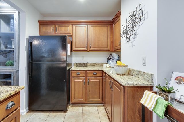 210 S MCLEAN BLVD S # 12, Memphis, TN 38104
