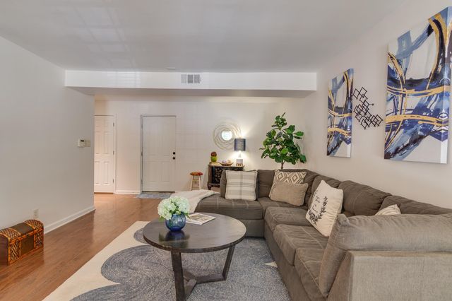 210 S MCLEAN BLVD S # 12, Memphis, TN 38104