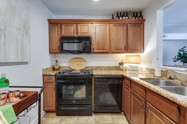 210 S MCLEAN BLVD S # 12, Memphis, TN 38104