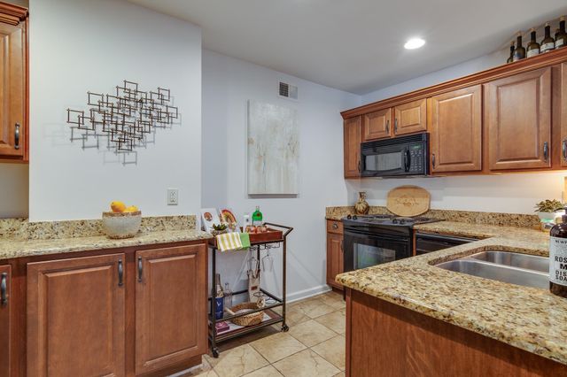 210 S MCLEAN BLVD S # 12, Memphis, TN 38104