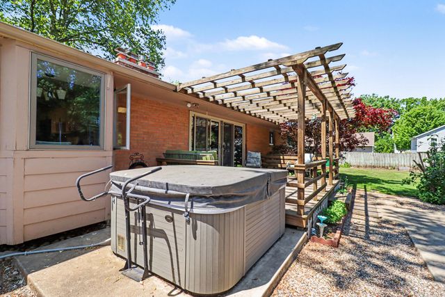 3666 Aaron Avenue SW, Grandville, MI 49418
