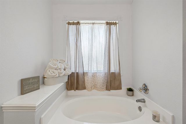 221 Whitestone Way, Weatherford, TX 76085