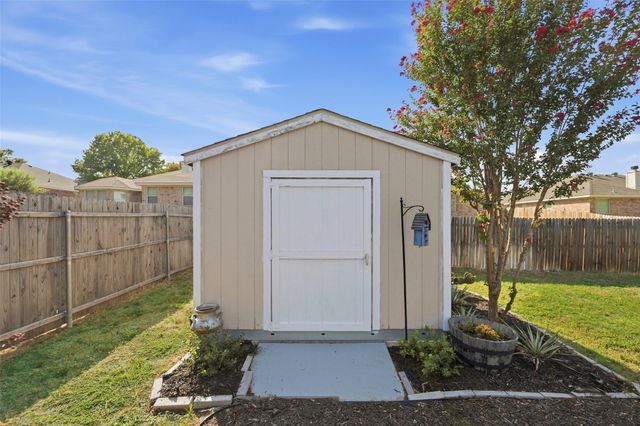 221 Whitestone Way, Weatherford, TX 76085