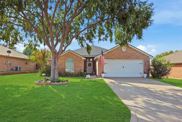 221 Whitestone Way, Weatherford, TX 76085