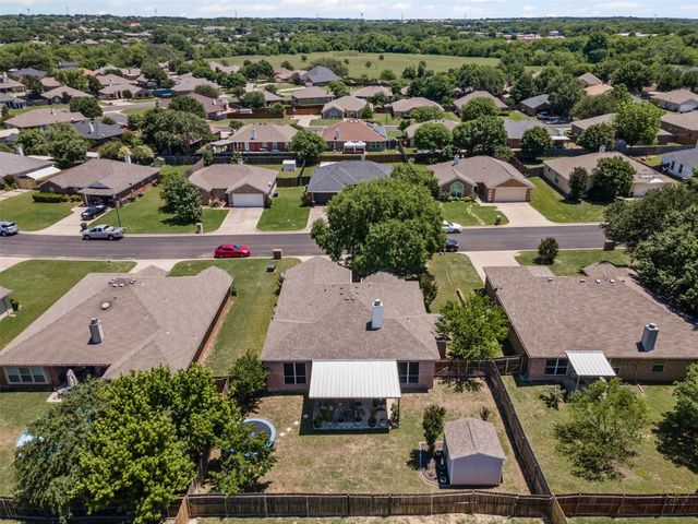 221 Whitestone Way, Weatherford, TX 76085