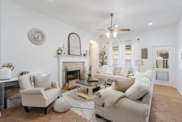 221 Whitestone Way, Weatherford, TX 76085
