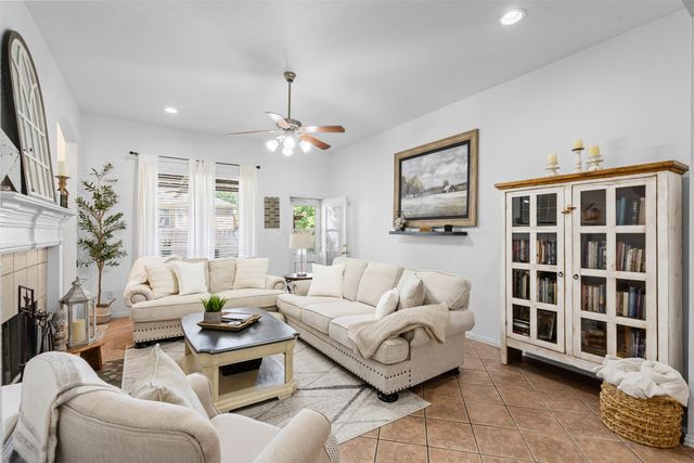 221 Whitestone Way, Weatherford, TX 76085