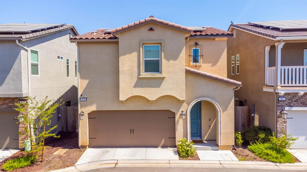 Image 1 of property listing at 915 Winchell Way W, Madera, CA 93636