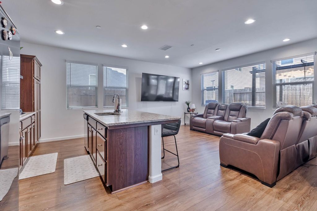 Image 17 of property listing at 915 Winchell Way W, Madera, CA 93636