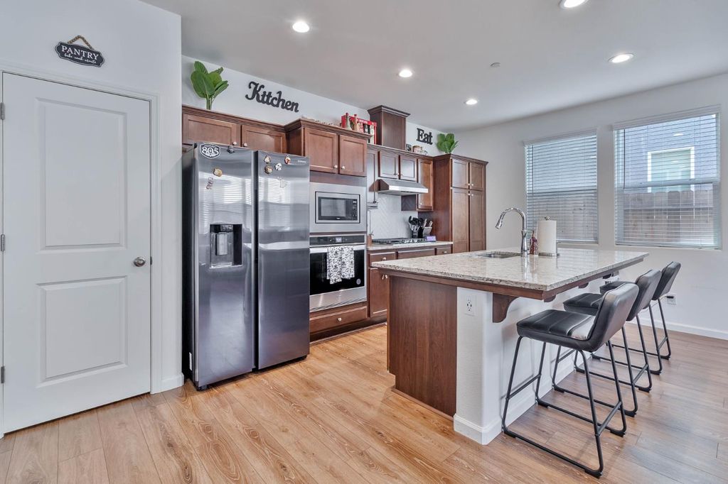 Image 18 of property listing at 915 Winchell Way W, Madera, CA 93636