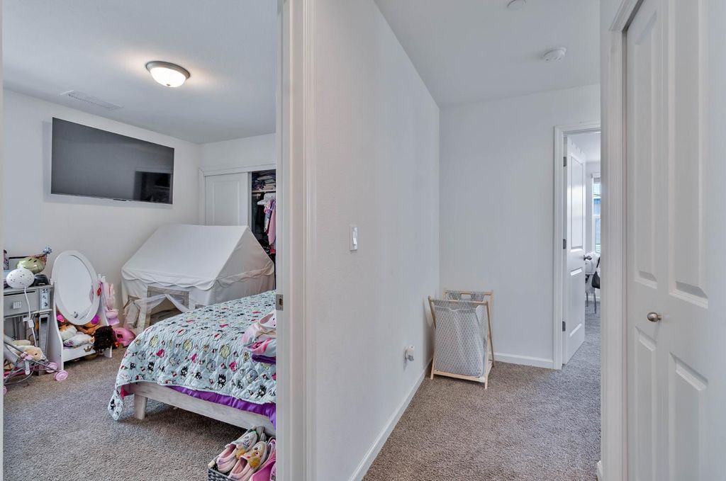 Image 26 of property listing at 915 Winchell Way W, Madera, CA 93636