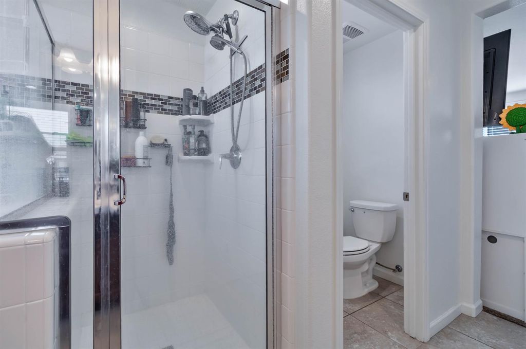 Image 31 of property listing at 915 Winchell Way W, Madera, CA 93636