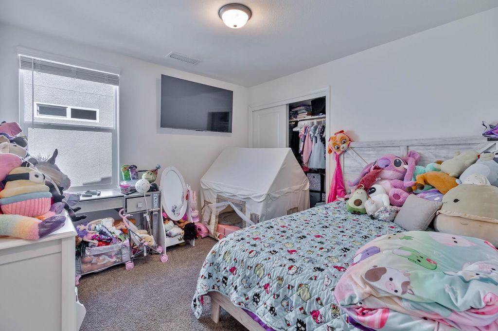 Image 32 of property listing at 915 Winchell Way W, Madera, CA 93636