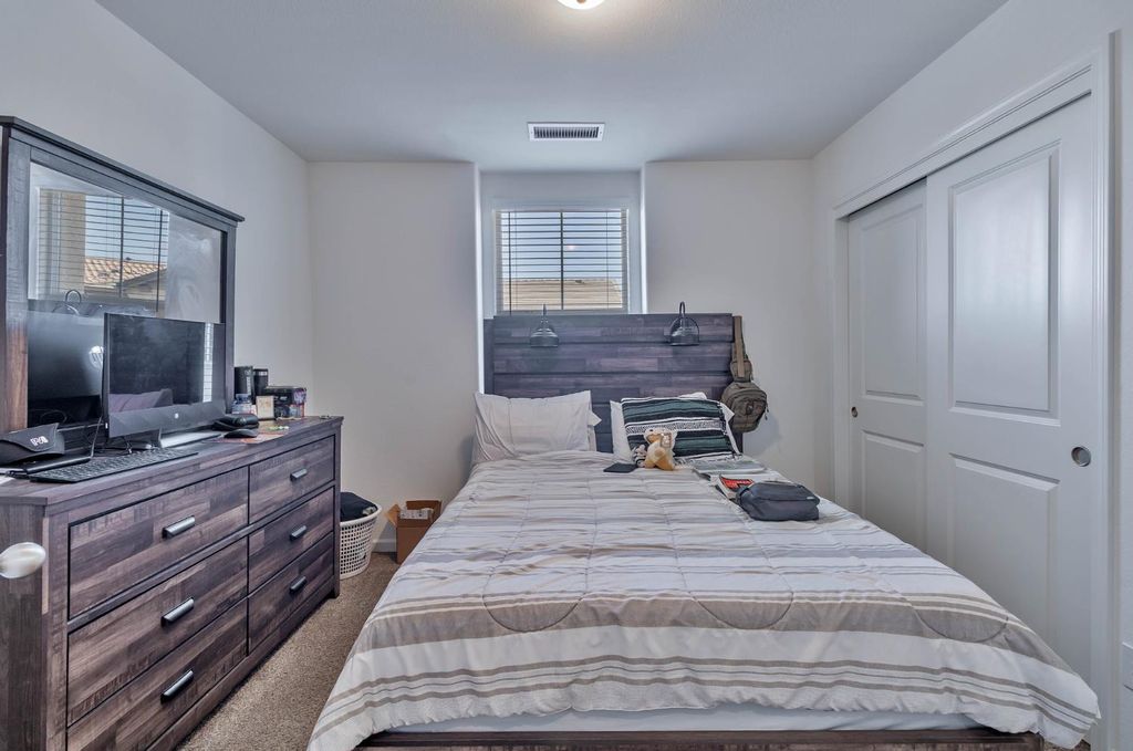 Image 33 of property listing at 915 Winchell Way W, Madera, CA 93636