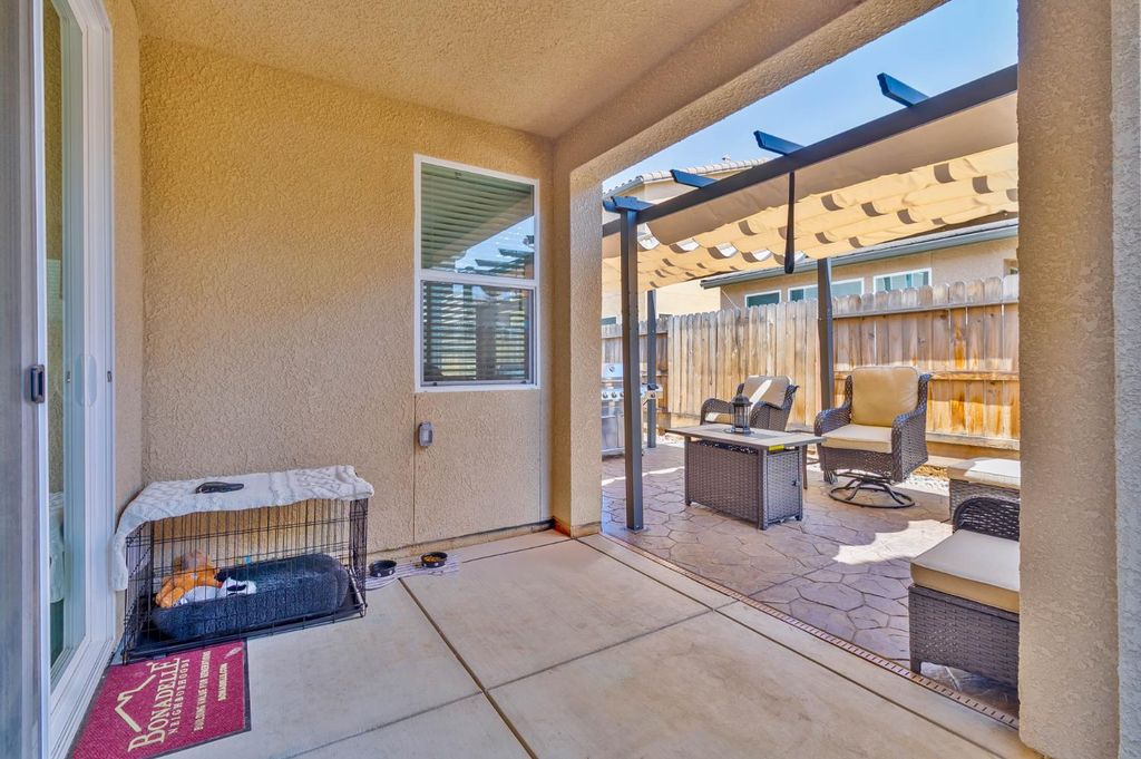 Image 37 of property listing at 915 Winchell Way W, Madera, CA 93636