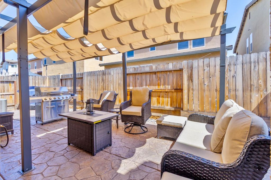 Image 38 of property listing at 915 Winchell Way W, Madera, CA 93636