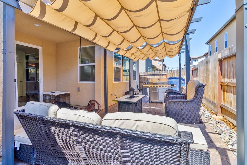 Image 39 of property listing at 915 Winchell Way W, Madera, CA 93636