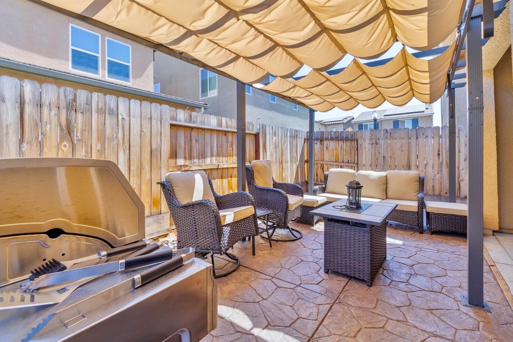 Image 40 of property listing at 915 Winchell Way W, Madera, CA 93636