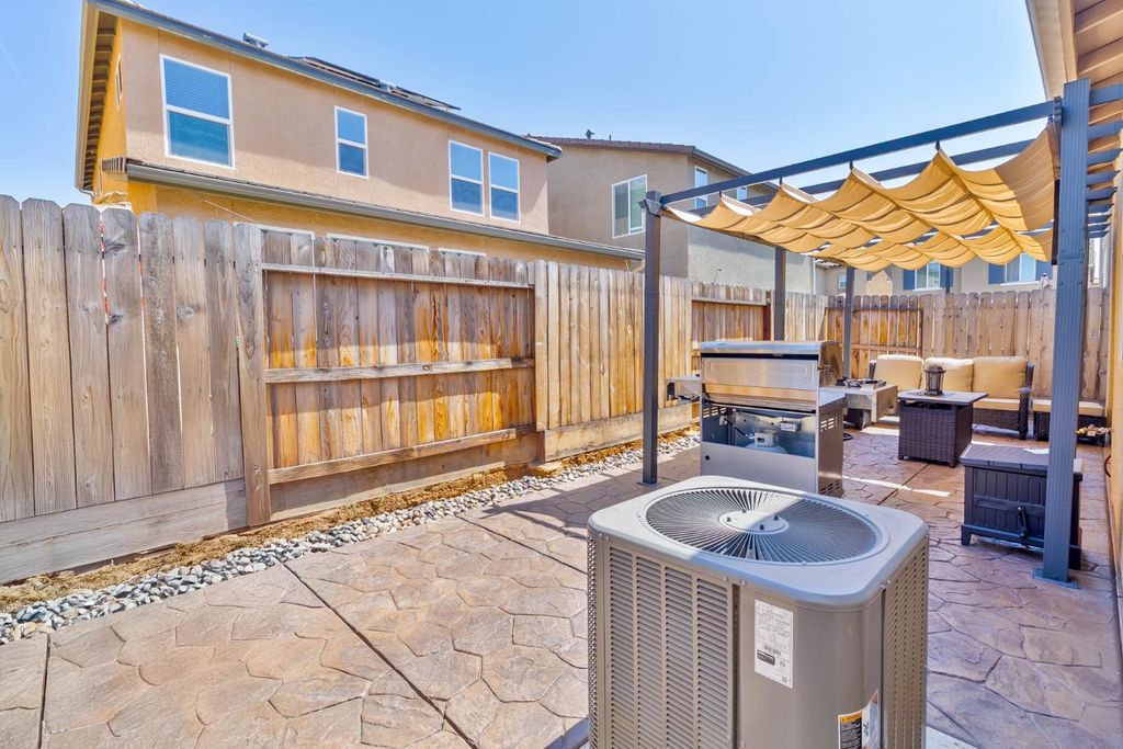 Image 41 of property listing at 915 Winchell Way W, Madera, CA 93636