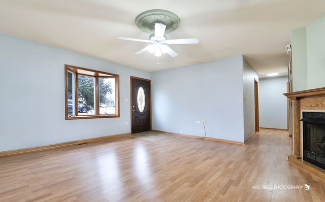 315 Oakwood Drive, Antioch, IL 60002