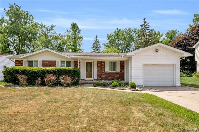 1933 Tamarisk Drive, East Lansing, MI 48823