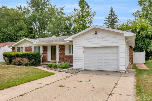 1933 Tamarisk Drive, East Lansing, MI 48823