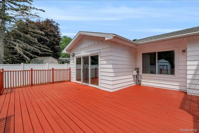 1933 Tamarisk Drive, East Lansing, MI 48823