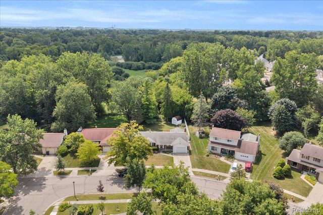 1933 Tamarisk Drive, East Lansing, MI 48823