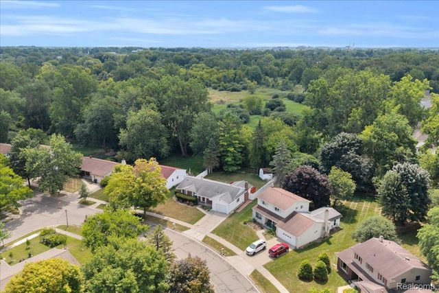 1933 Tamarisk Drive, East Lansing, MI 48823