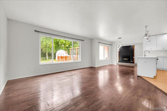 1933 Tamarisk Drive, East Lansing, MI 48823