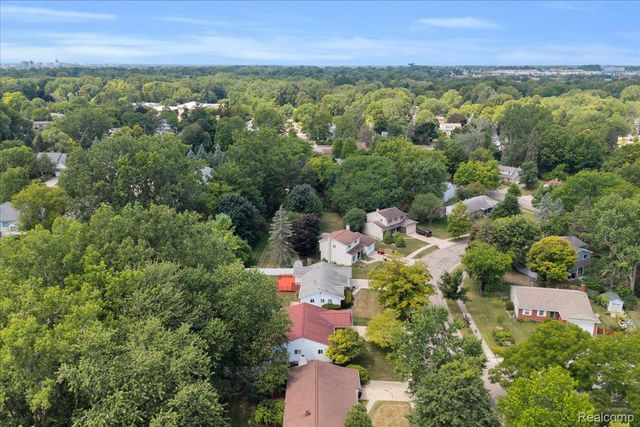 1933 Tamarisk Drive, East Lansing, MI 48823