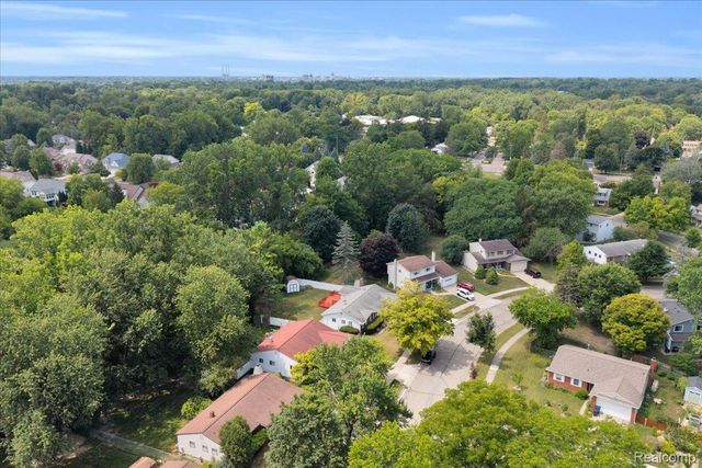 1933 Tamarisk Drive, East Lansing, MI 48823