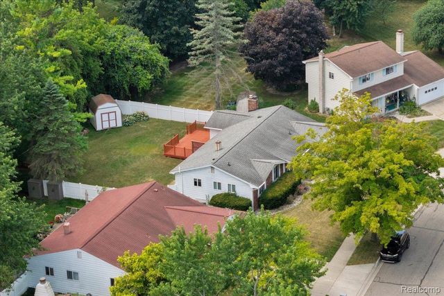 1933 Tamarisk Drive, East Lansing, MI 48823